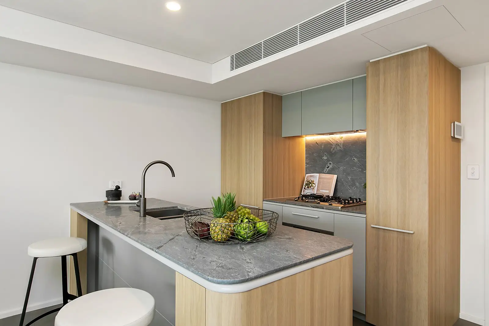 701/226 Victoria Street, Potts Point Leased by Sydney Sotheby's International Realty - image 2