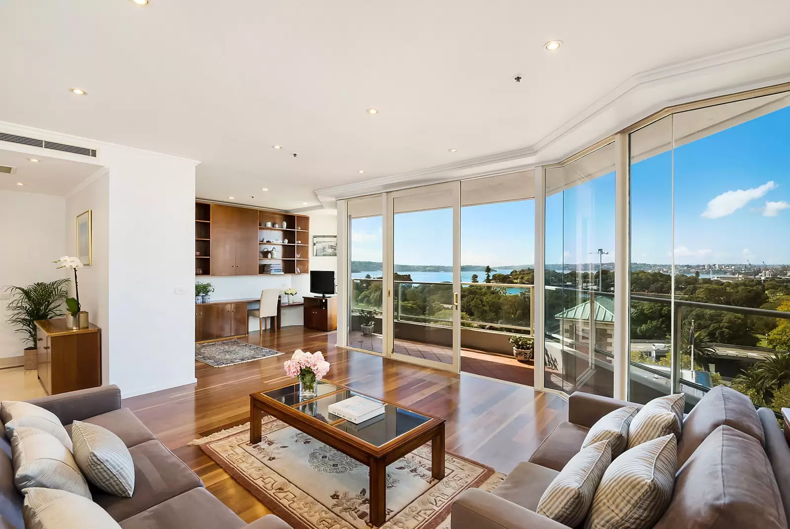 'The Quay' Residence 1401, 2 Phillip Street, Sydney Sold by Sydney Sotheby's International Realty - image 6