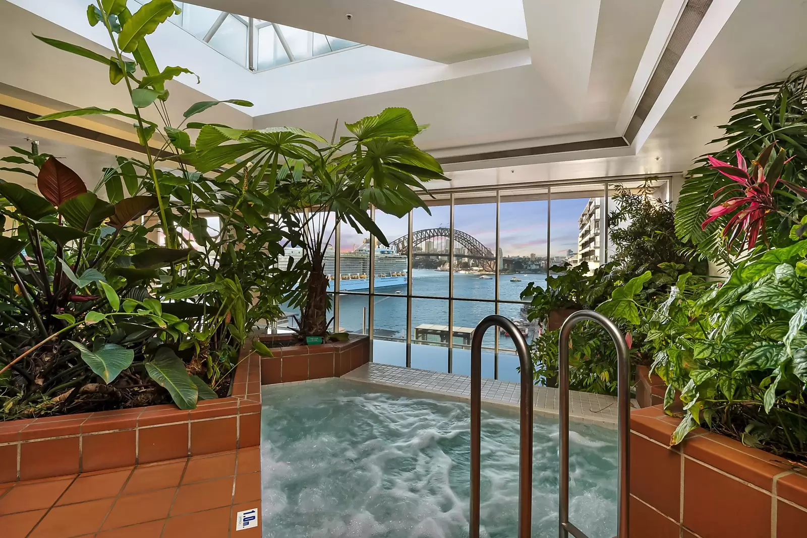 'The Quay' Residence 1401, 2 Phillip Street, Sydney Sold by Sydney Sotheby's International Realty - image 13