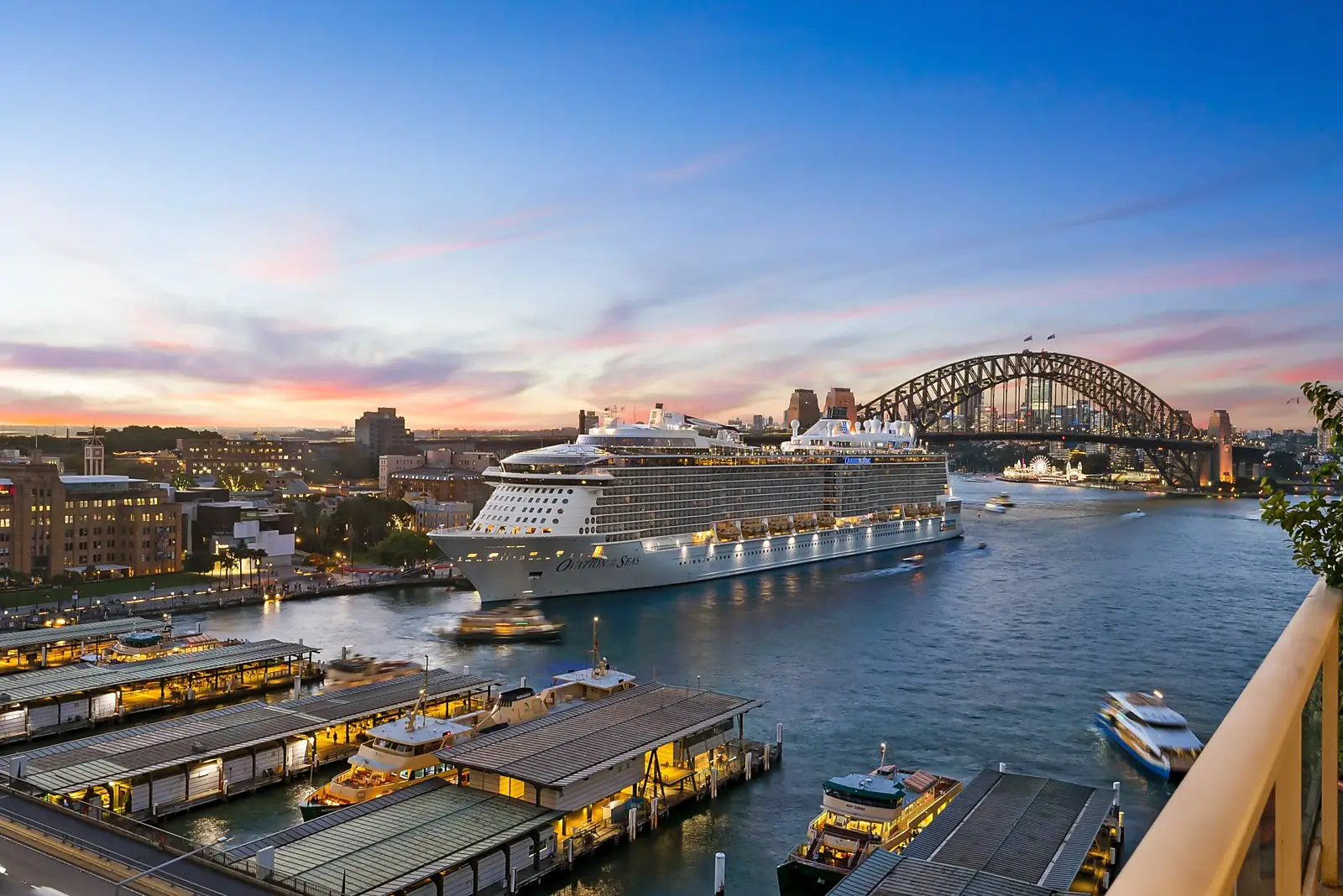 'The Quay' Residence 1401, 2 Phillip Street, Sydney Sold by Sydney Sotheby's International Realty - image 1