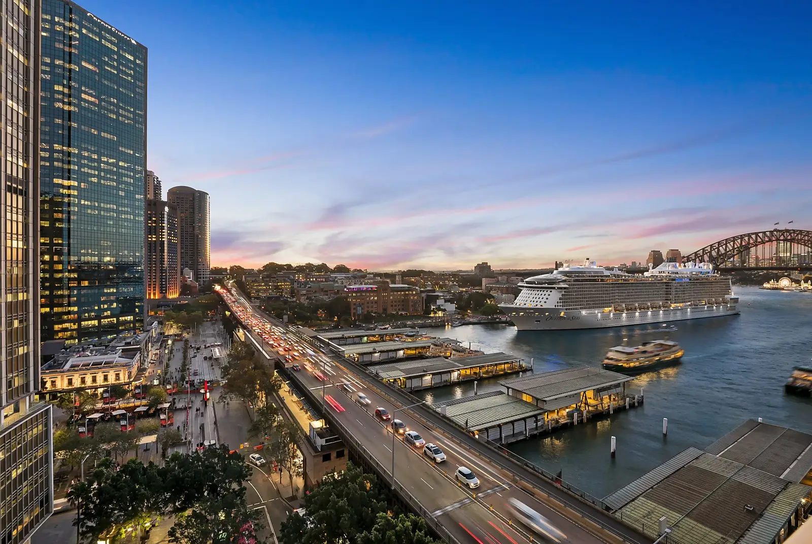 'The Quay' Residence 1401, 2 Phillip Street, Sydney Sold by Sydney Sotheby's International Realty - image 2