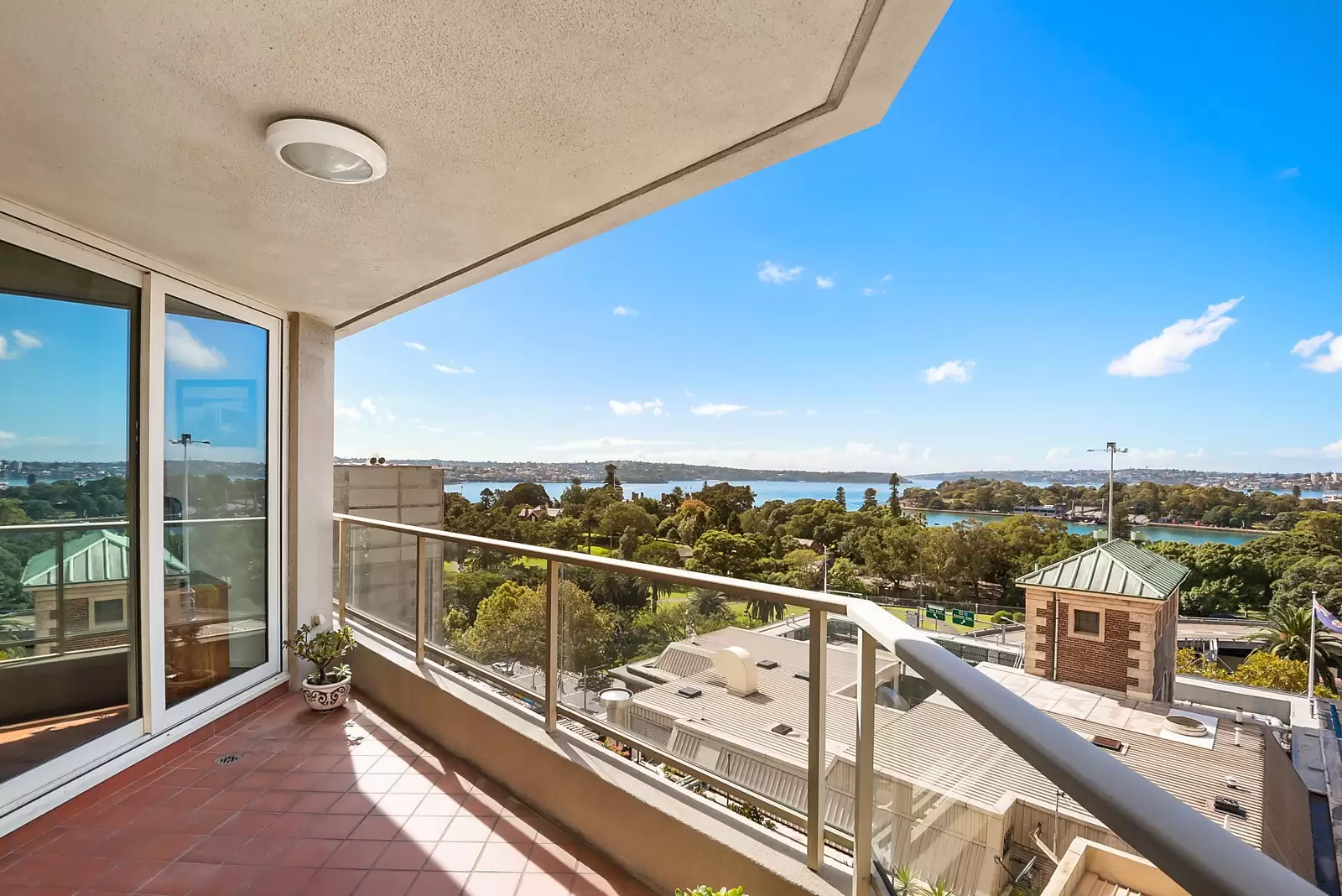 'The Quay' Residence 1401, 2 Phillip Street, Sydney Sold by Sydney Sotheby's International Realty - image 4