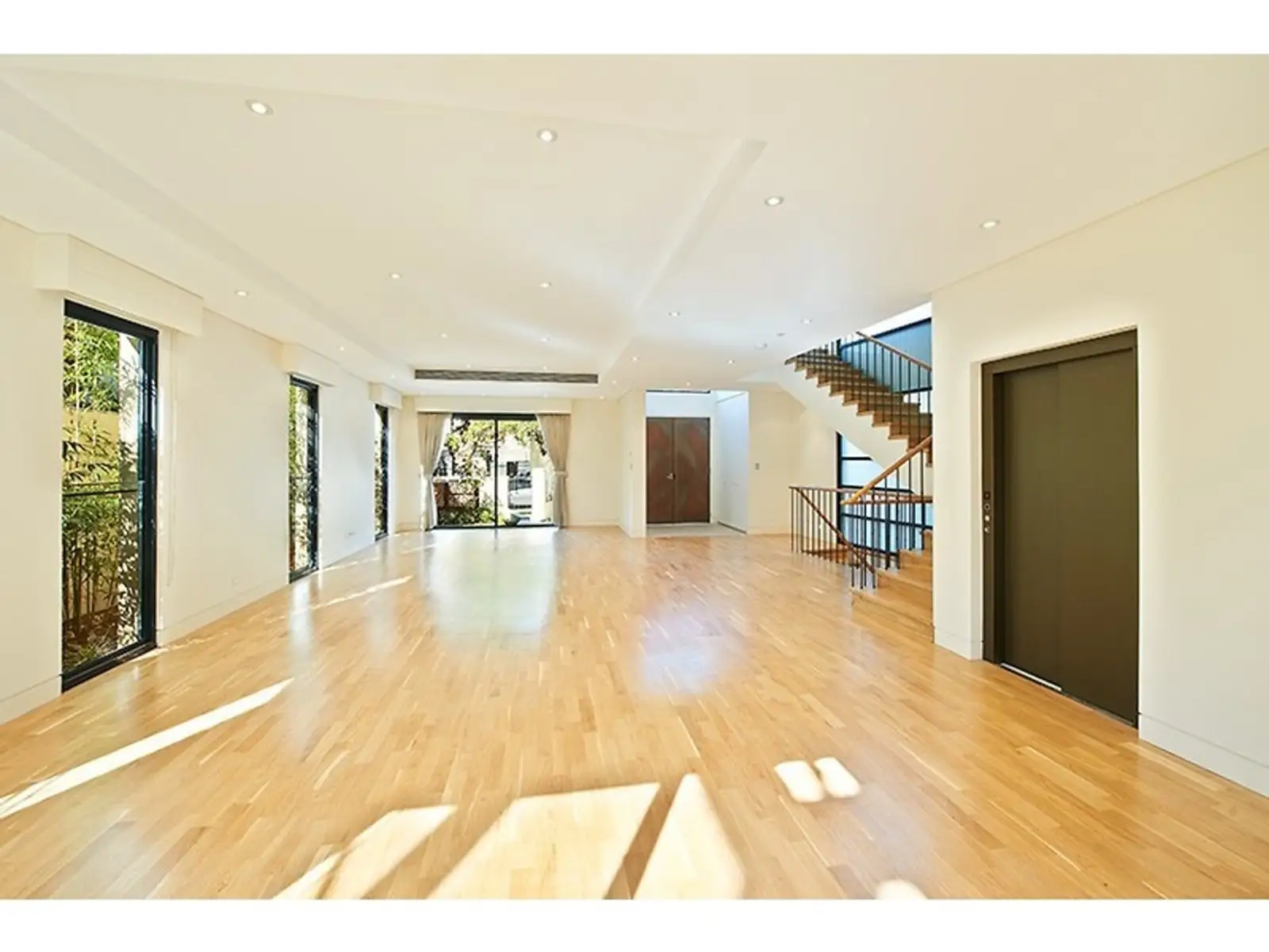 2 Riddell Street, Bellevue Hill Leased by Sydney Sotheby's International Realty - image 2