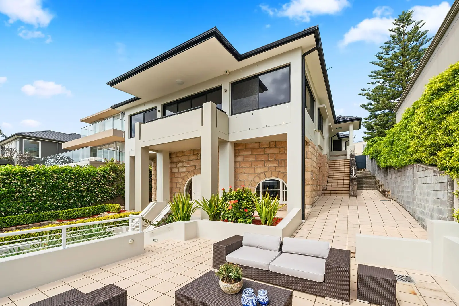 56 Kings Road, Vaucluse Sold by Sydney Sotheby's International Realty - image 1