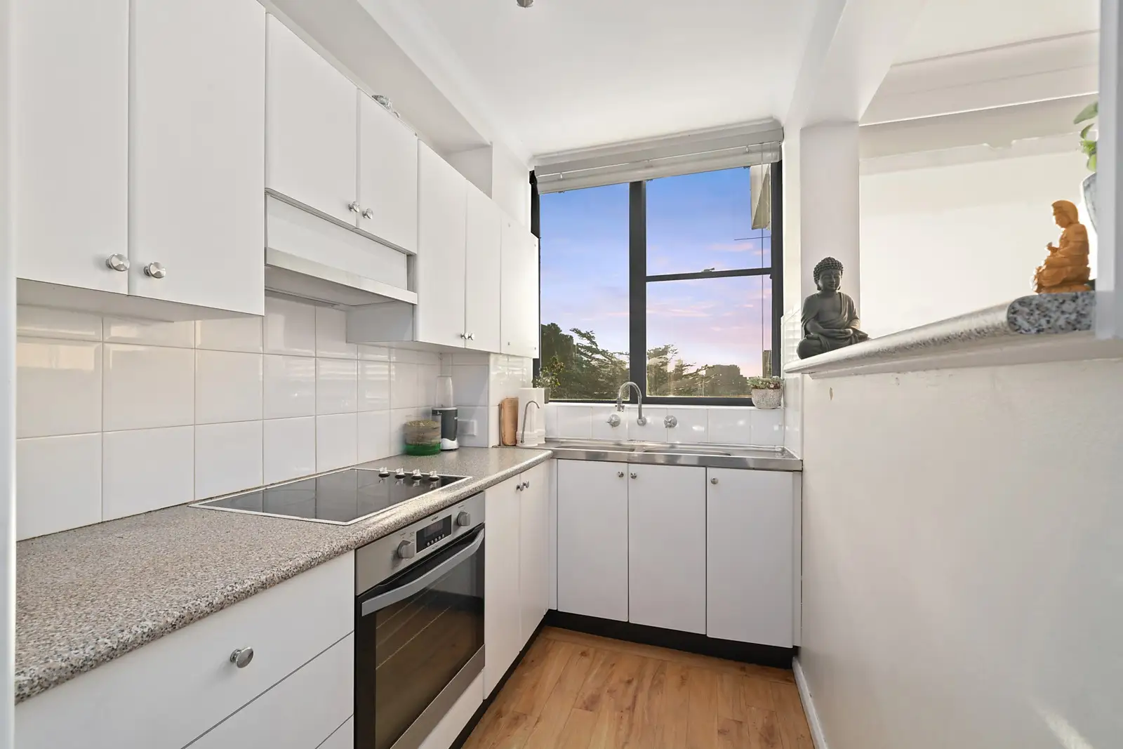 3B/3 Darling Point Road, Darling Point Leased by Sydney Sotheby's International Realty - image 3