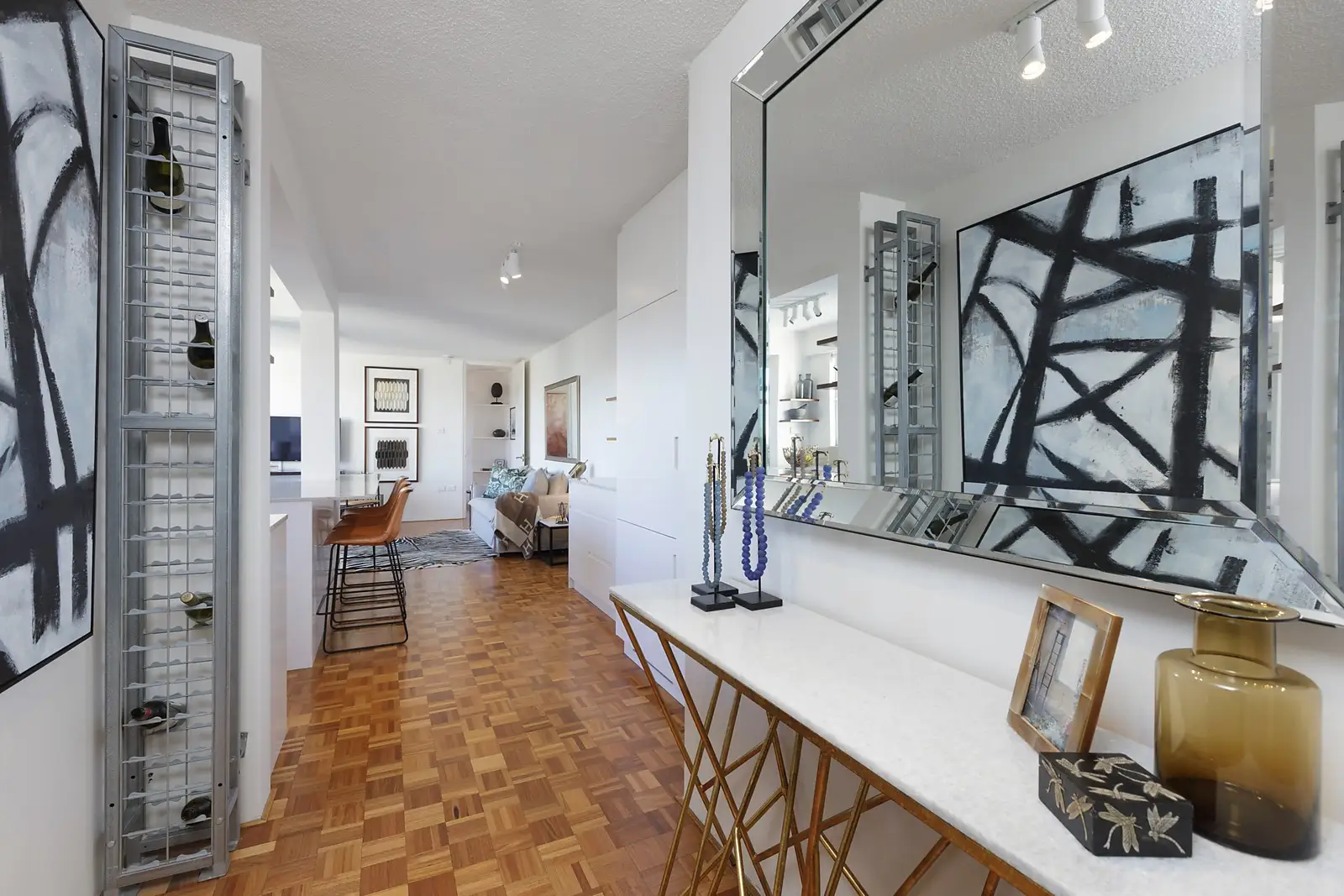 Photo #2: 28/5 St Marks Road, Darling Point - Sold by Sydney Sotheby's International Realty