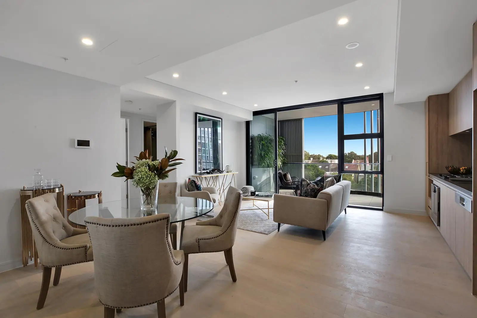 401 59 Oxford Street, Bondi Junction Leased by Sydney Sotheby's International Realty - image 2