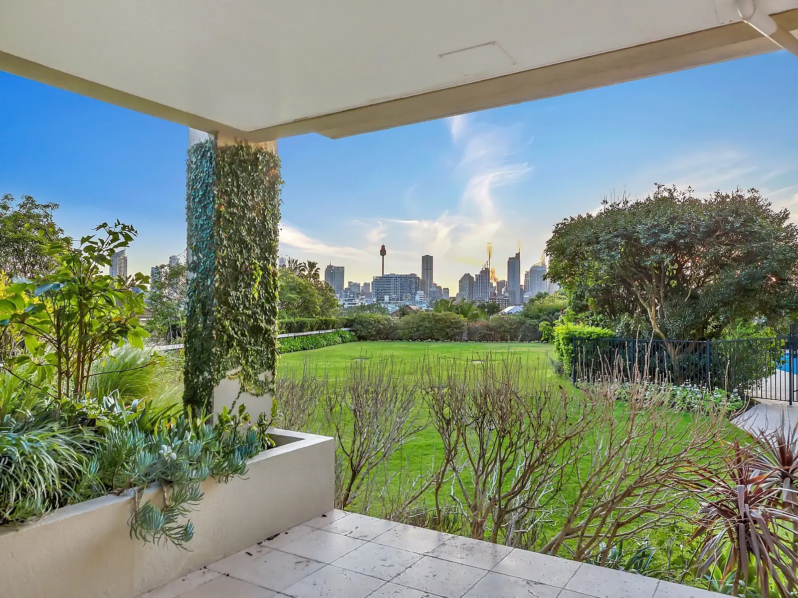 11/60 Darling Point Road, Darling Point Sold by Sydney Sotheby's International Realty - image 1