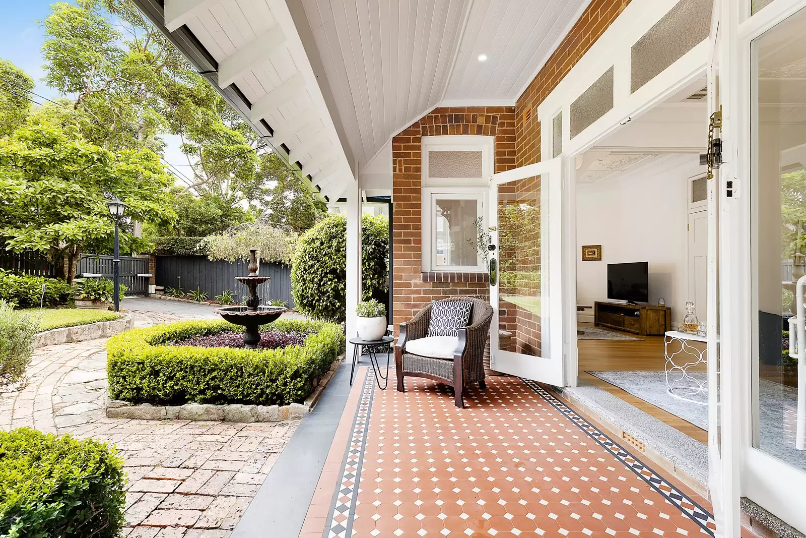 31 Powell Street, Killara Sold by Sydney Sotheby's International Realty - image 3