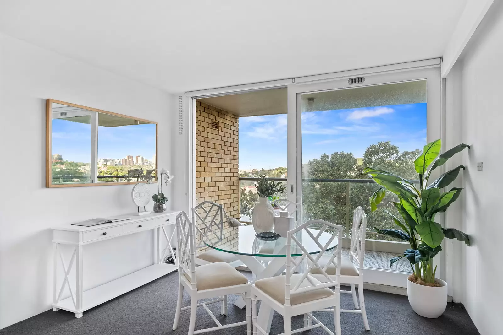 26/16-18 Eastbourne Road, Darling Point Sold by Sydney Sotheby's International Realty - image 4
