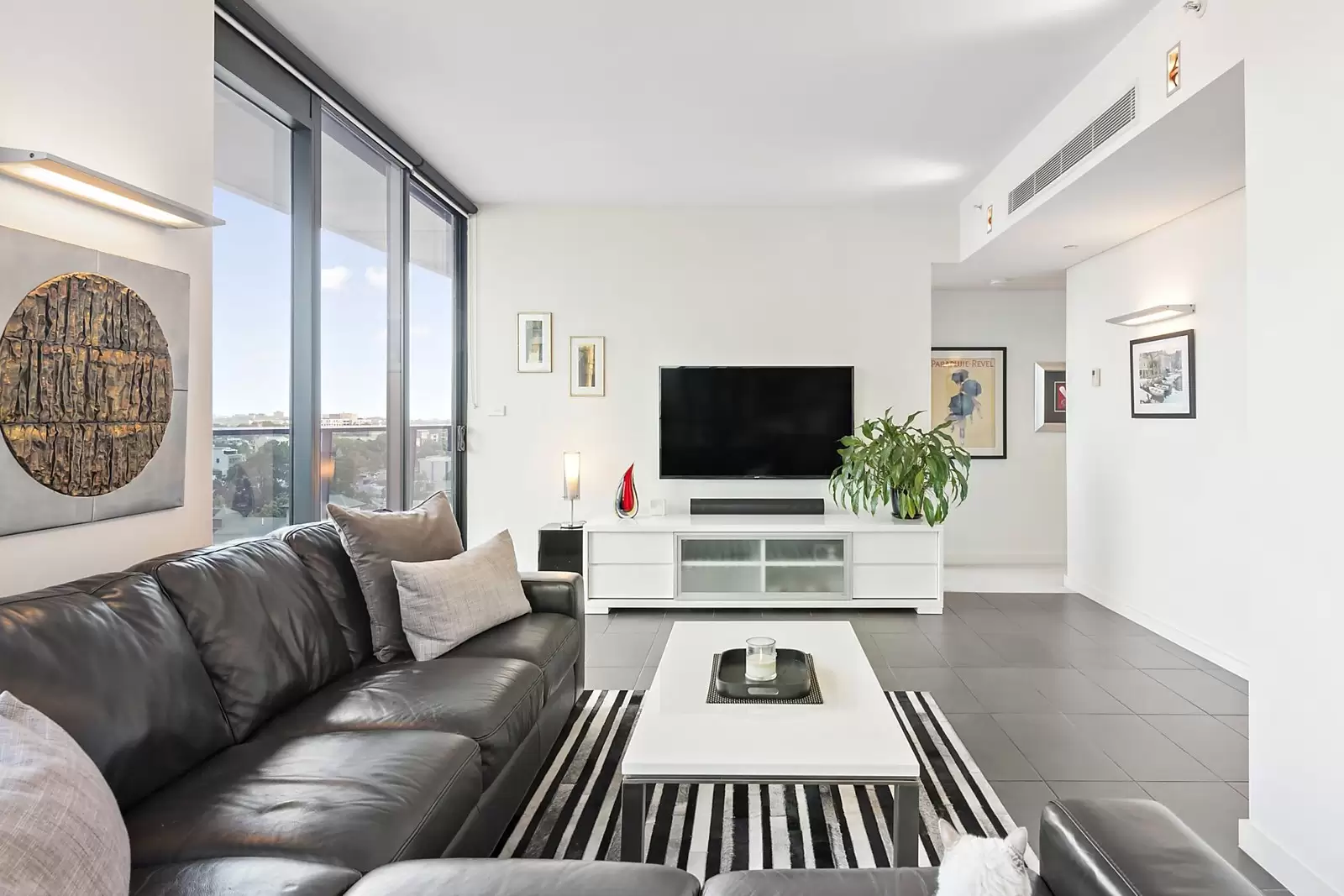 1701/29 Commonwealth Street, Sydney Sold by Sydney Sotheby's International Realty - image 3