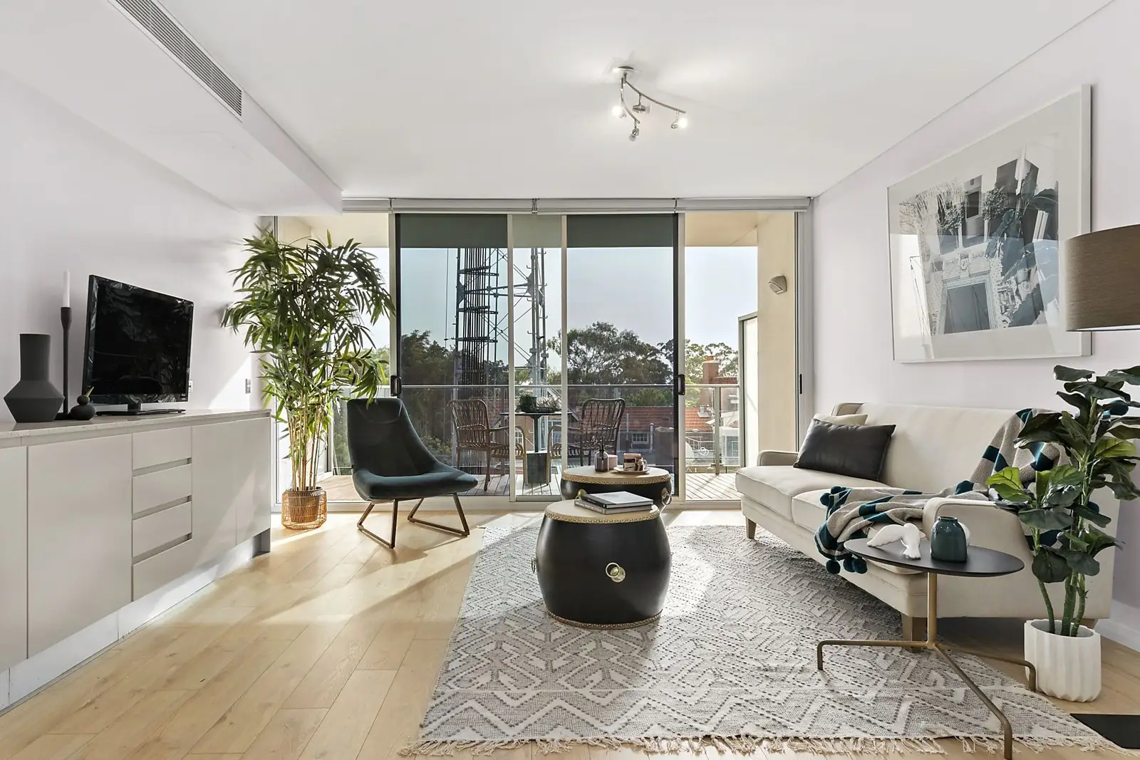 309/300 Pacific Highway, Crows Nest Sold by Sydney Sotheby's International Realty - image 1