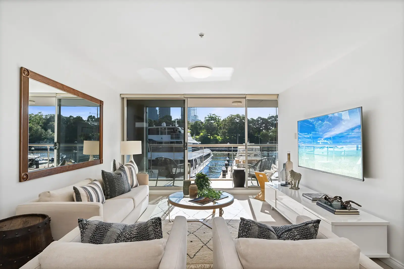 218/6 Cowper Wharf Road, Woolloomooloo Sold by Sydney Sotheby's International Realty - image 2