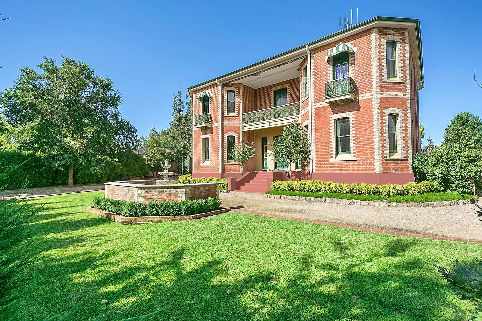 4 Allambie Boulevard, Bathurst (kelso) Sold by Sydney Sotheby's International Realty - image 1