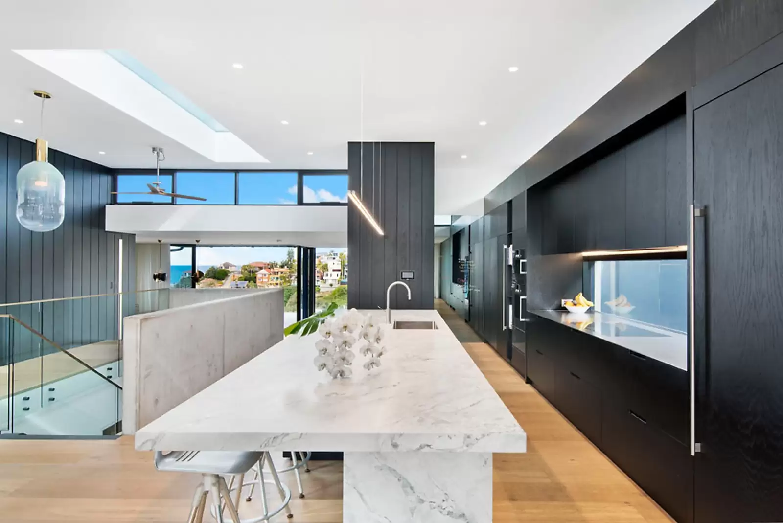 8 Wonderland Avenue, Tamarama Sold by Sydney Sotheby's International Realty - image 6