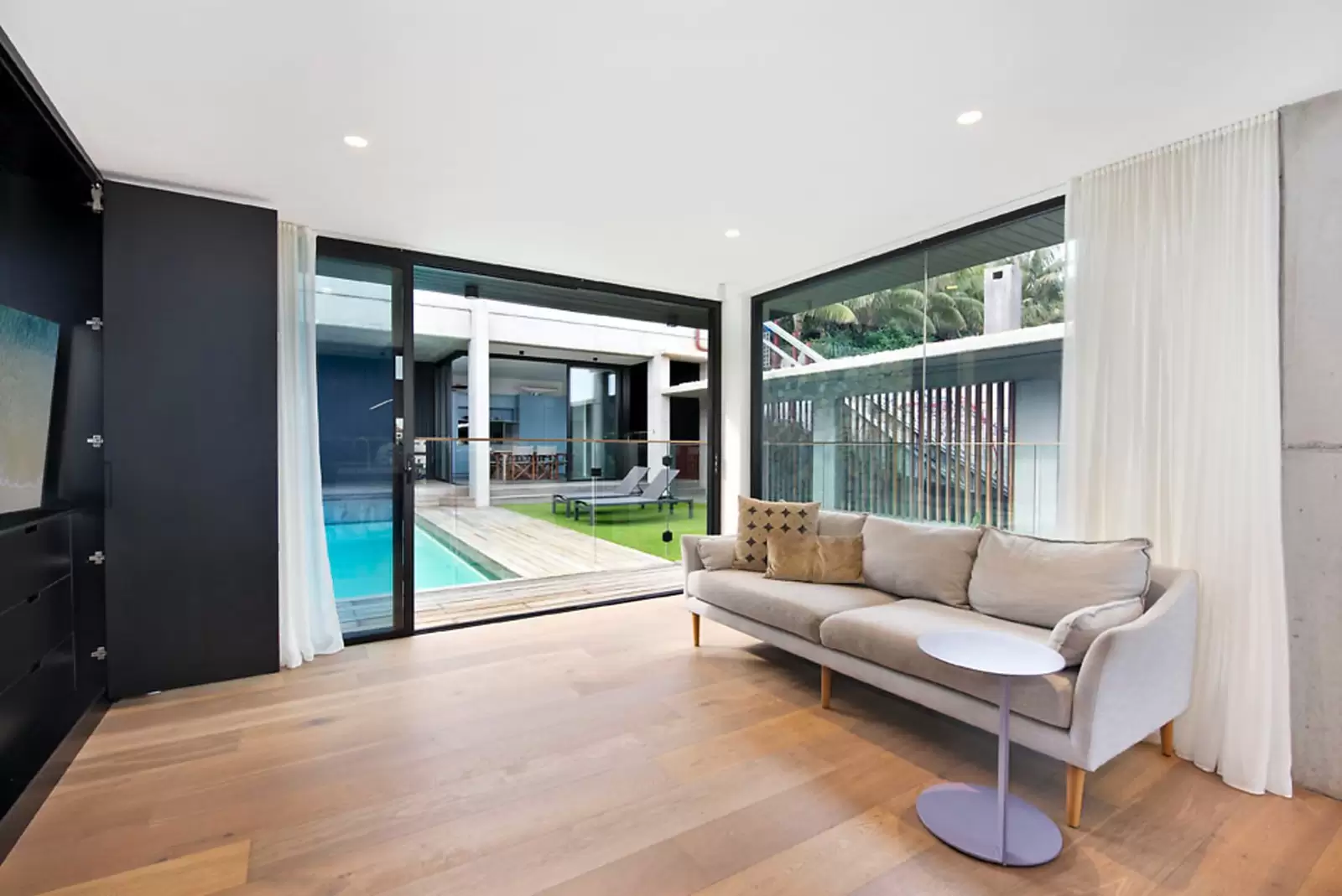 8 Wonderland Avenue, Tamarama Sold by Sydney Sotheby's International Realty - image 7