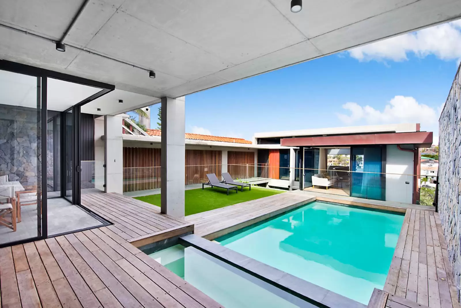 8 Wonderland Avenue, Tamarama Sold by Sydney Sotheby's International Realty - image 9