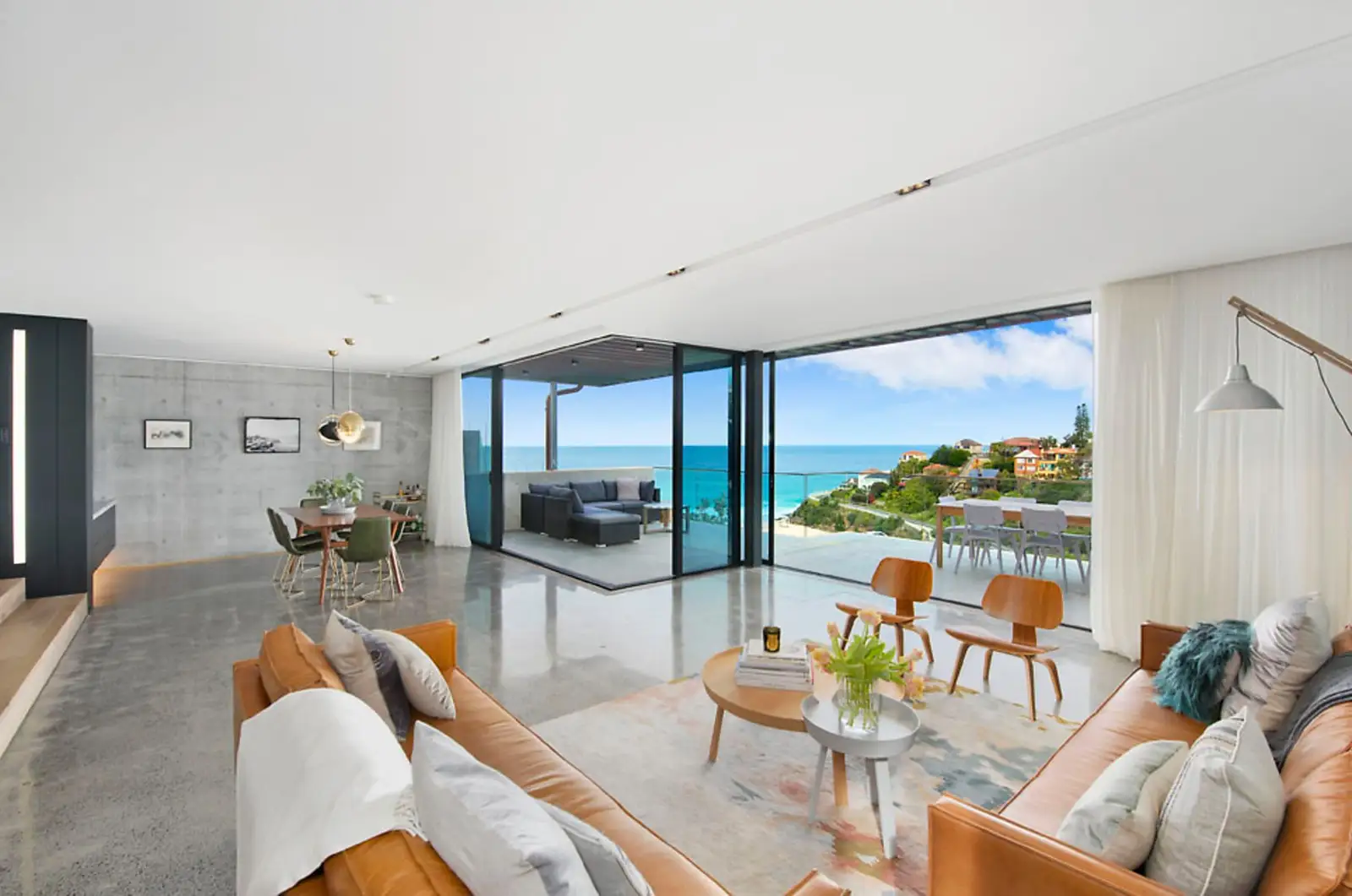 8 Wonderland Avenue, Tamarama Sold by Sydney Sotheby's International Realty - image 2