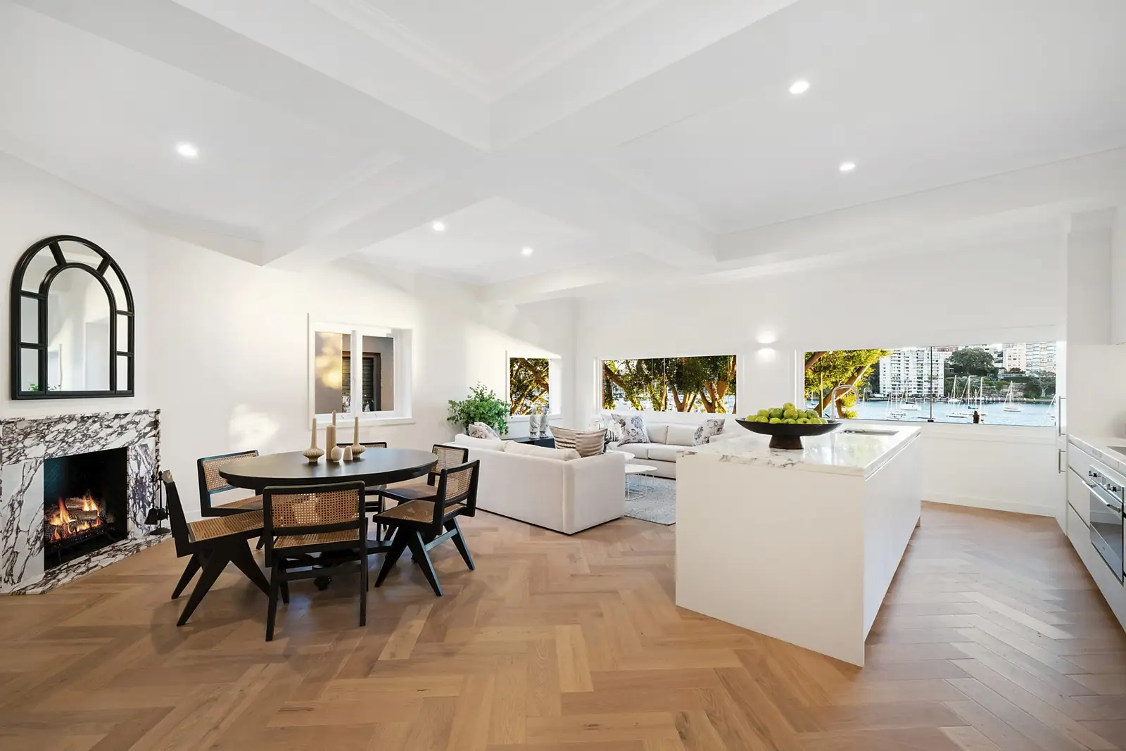 2/73 New Beach Road, Darling Point Sold by Sydney Sotheby's International Realty - image 2