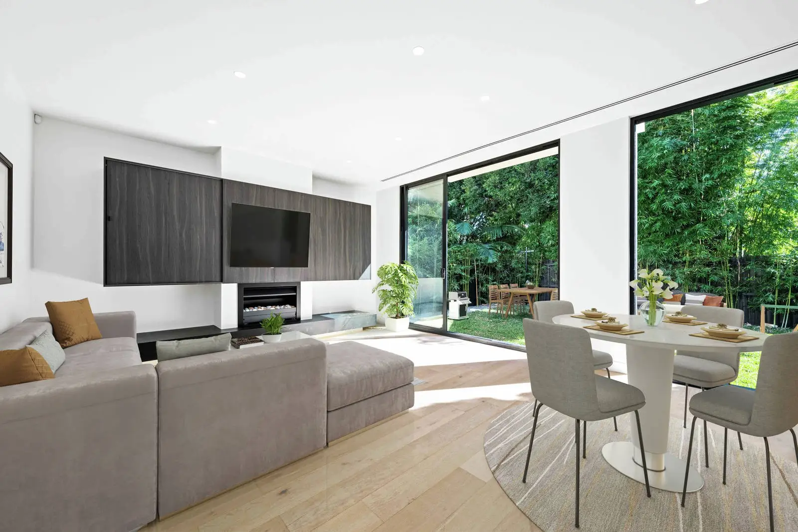 24 Forest Road, Double Bay Leased by Sydney Sotheby's International Realty - image 2