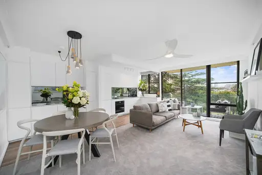 2B/3 Darling Point Road, Darling Point Sold by Sydney Sotheby's International Realty