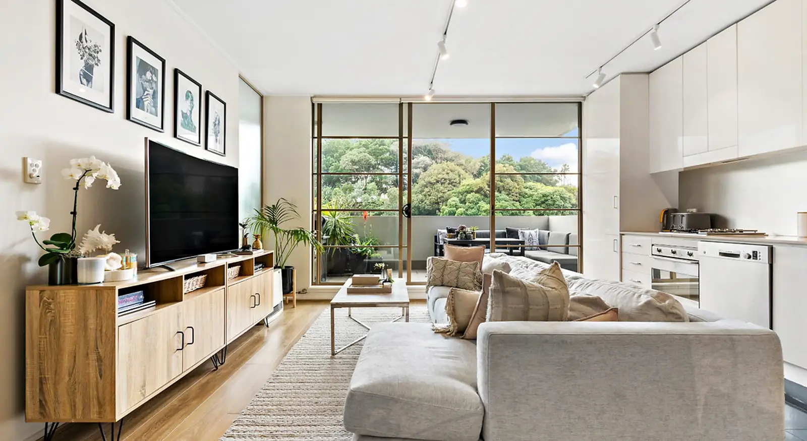 71/228 Moore Park Road, Paddington Sold by Sydney Sotheby's International Realty - image 1