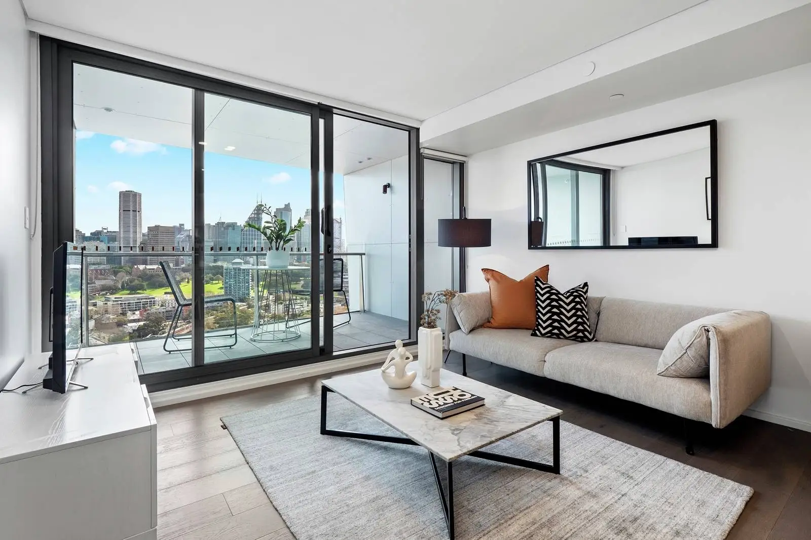 1701/226 Victoria Street, Potts Point Leased by Sydney Sotheby's International Realty - image 2