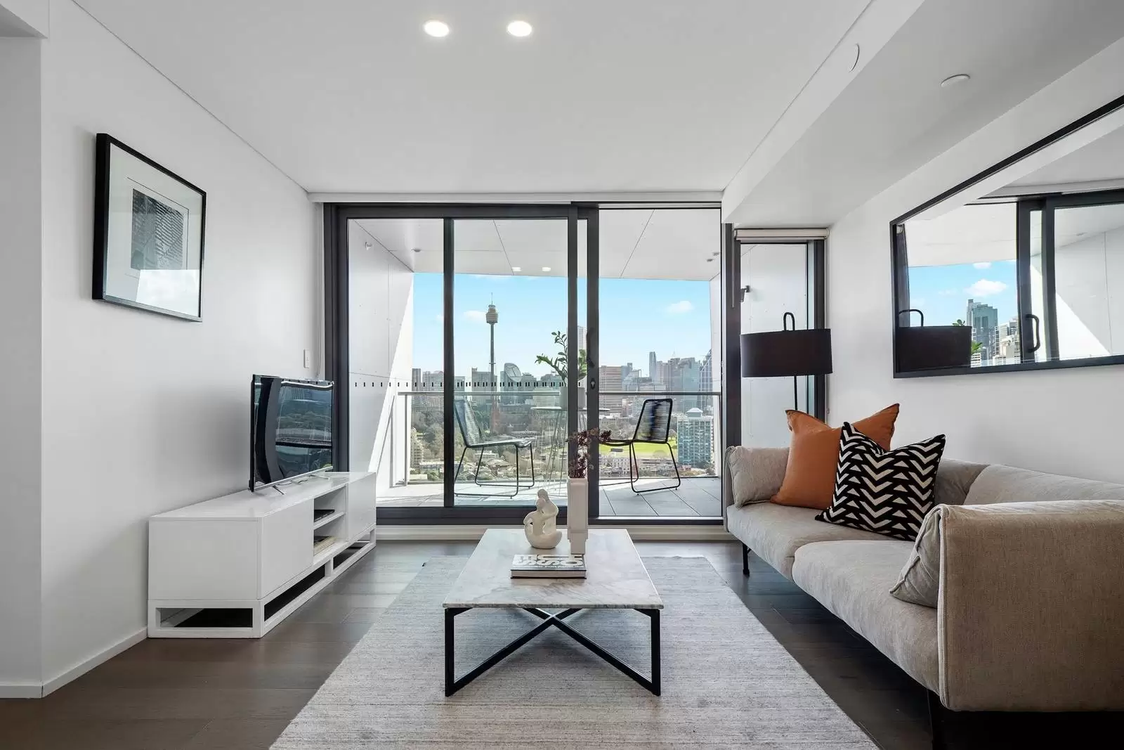 1701/226 Victoria Street, Potts Point Leased by Sydney Sotheby's International Realty - image 3