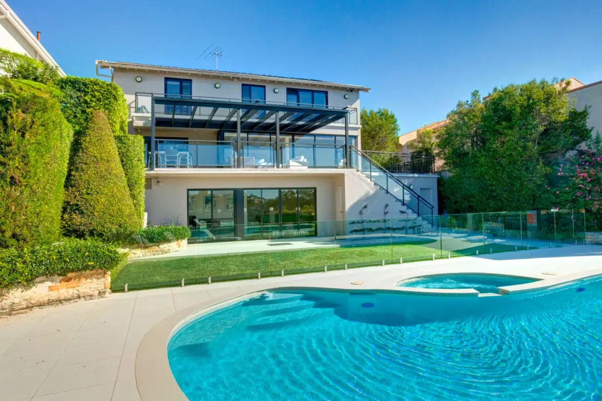 17 Fitzwilliam Road, Vaucluse Sold by Sydney Sotheby's International Realty - image 2