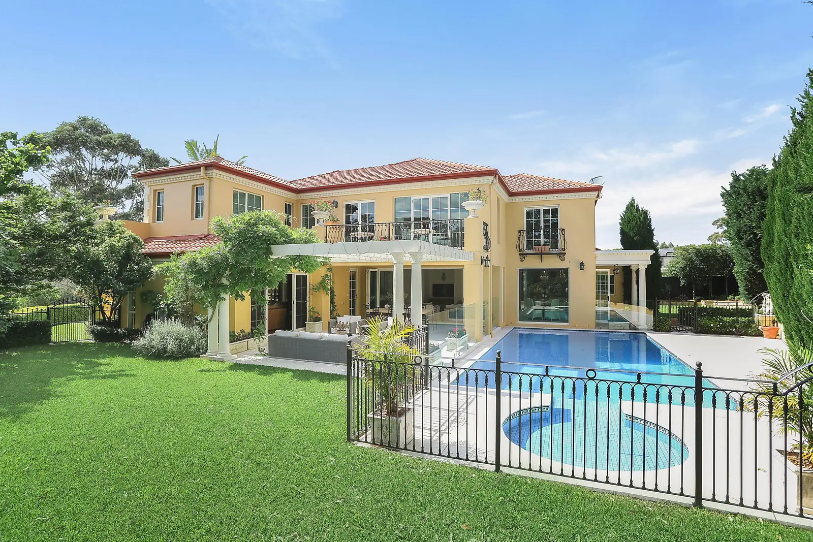 8 Squadron Court, Lindfield Sold by Sydney Sotheby's International Realty - image 2