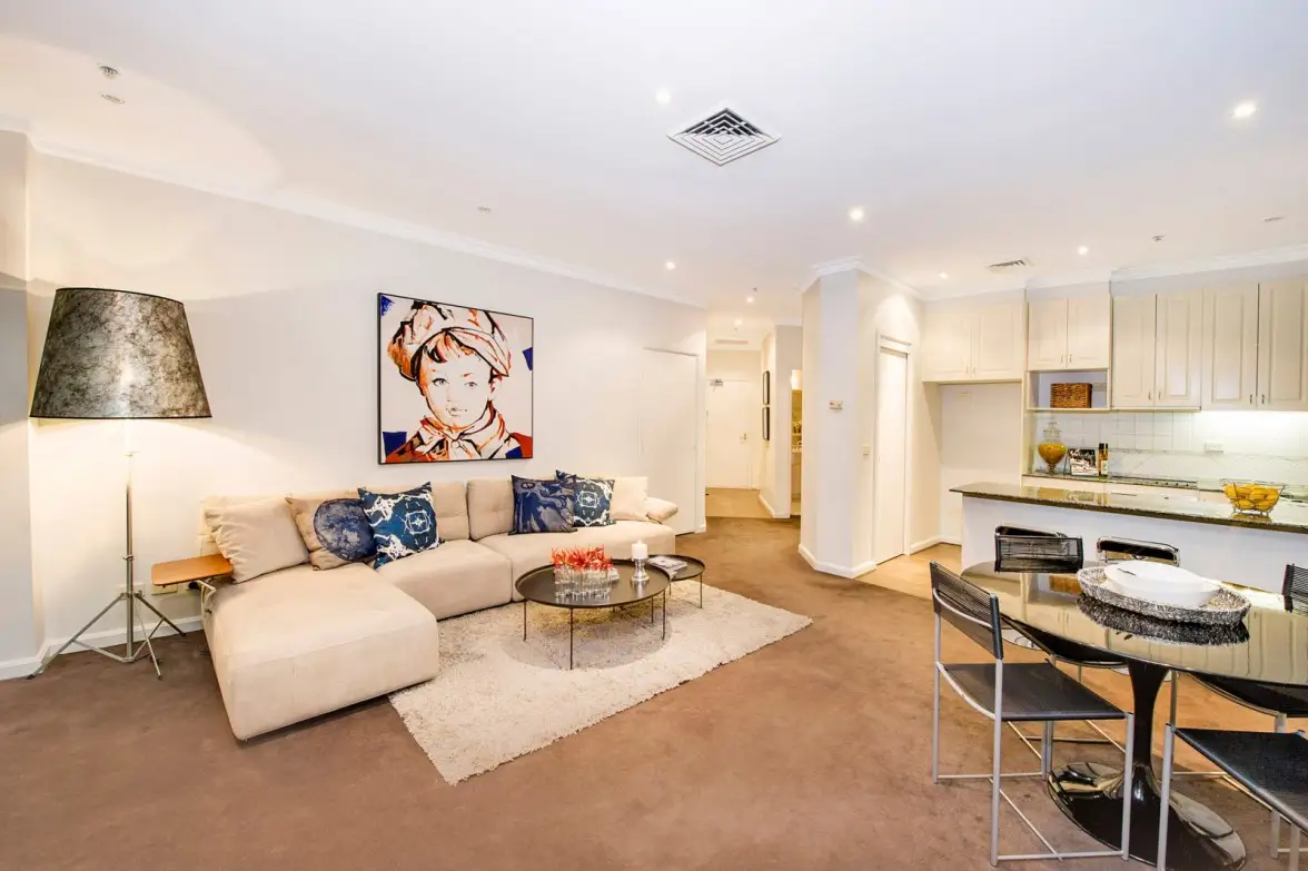 'The Domain' 1202/22 Sir John Young Crescent, Woolloomooloo Sold by Sydney Sotheby's International Realty - image 3
