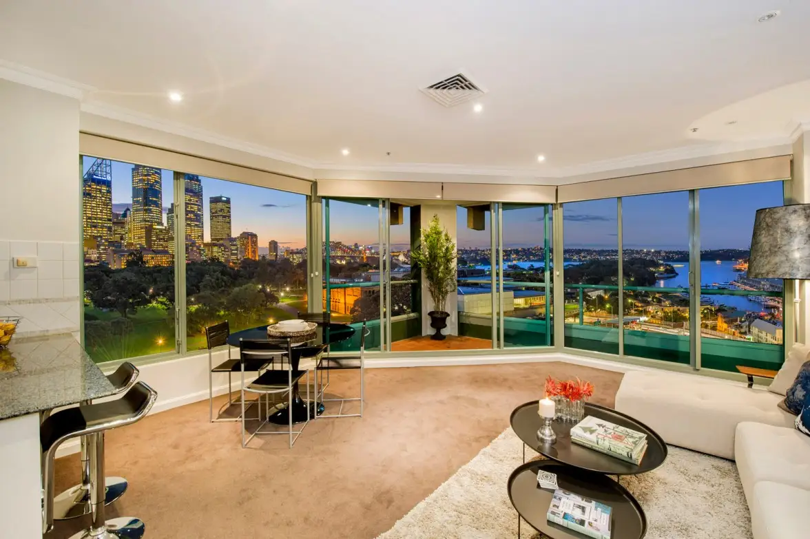 'The Domain' 1202/22 Sir John Young Crescent, Woolloomooloo Sold by Sydney Sotheby's International Realty - image 2