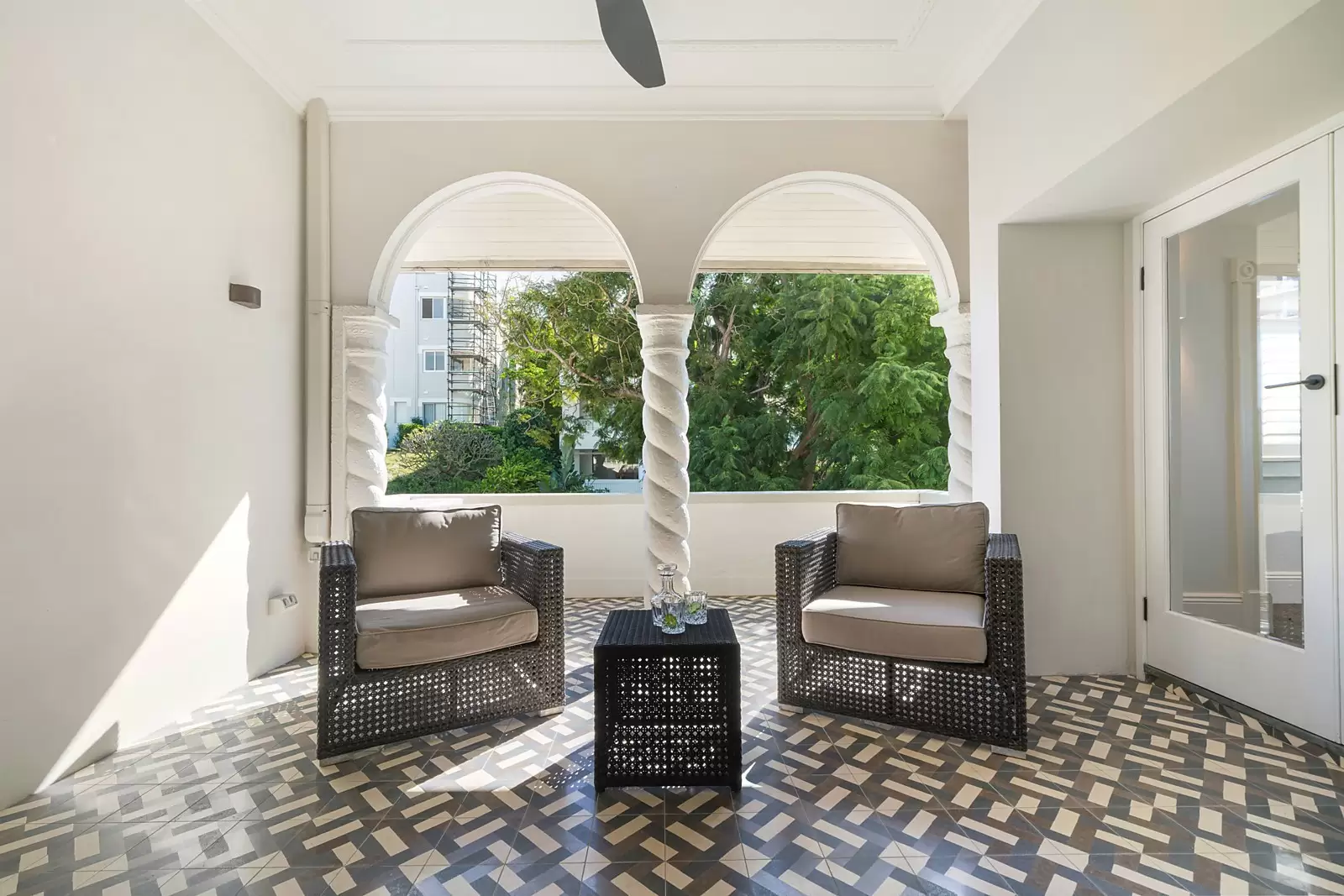 6/17 Sutherland Crescent, Darling Point Sold by Sydney Sotheby's International Realty - image 3