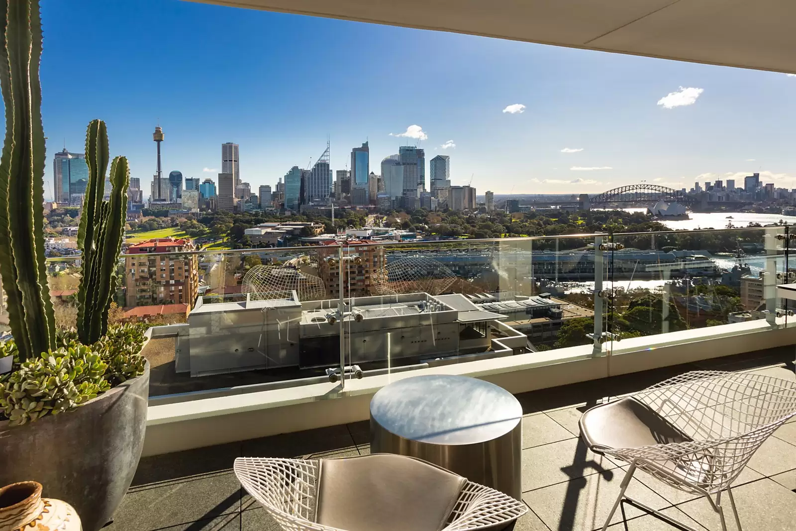 1401/81 Macleay Street, Potts Point Sold by Sydney Sotheby's International Realty - image 1