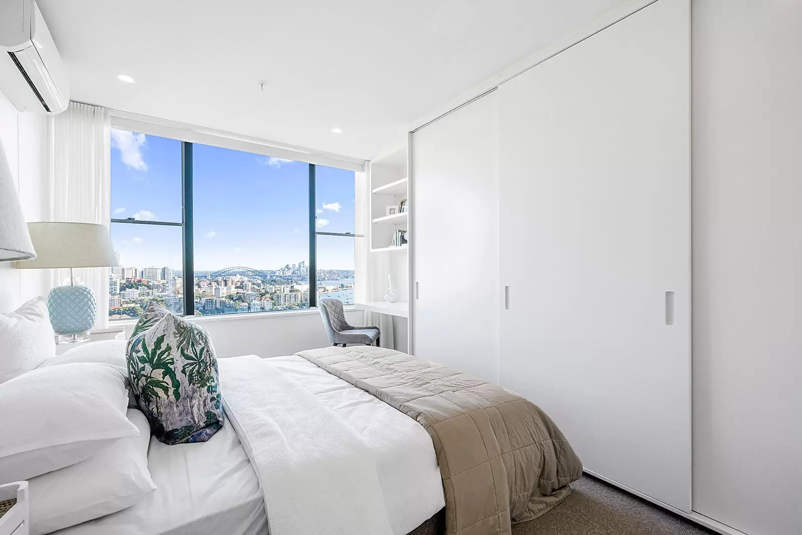 15B/3 Darling Point Road, Darling Point Sold by Sydney Sotheby's International Realty - image 1