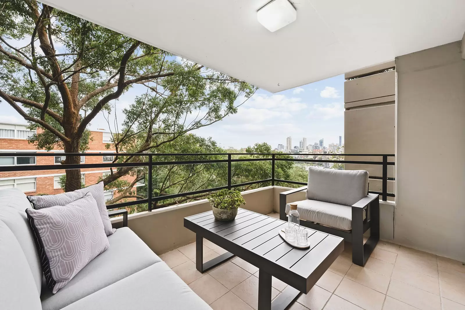 15/54 Darling Point Road, Darling Point Sold by Sydney Sotheby's International Realty - image 1