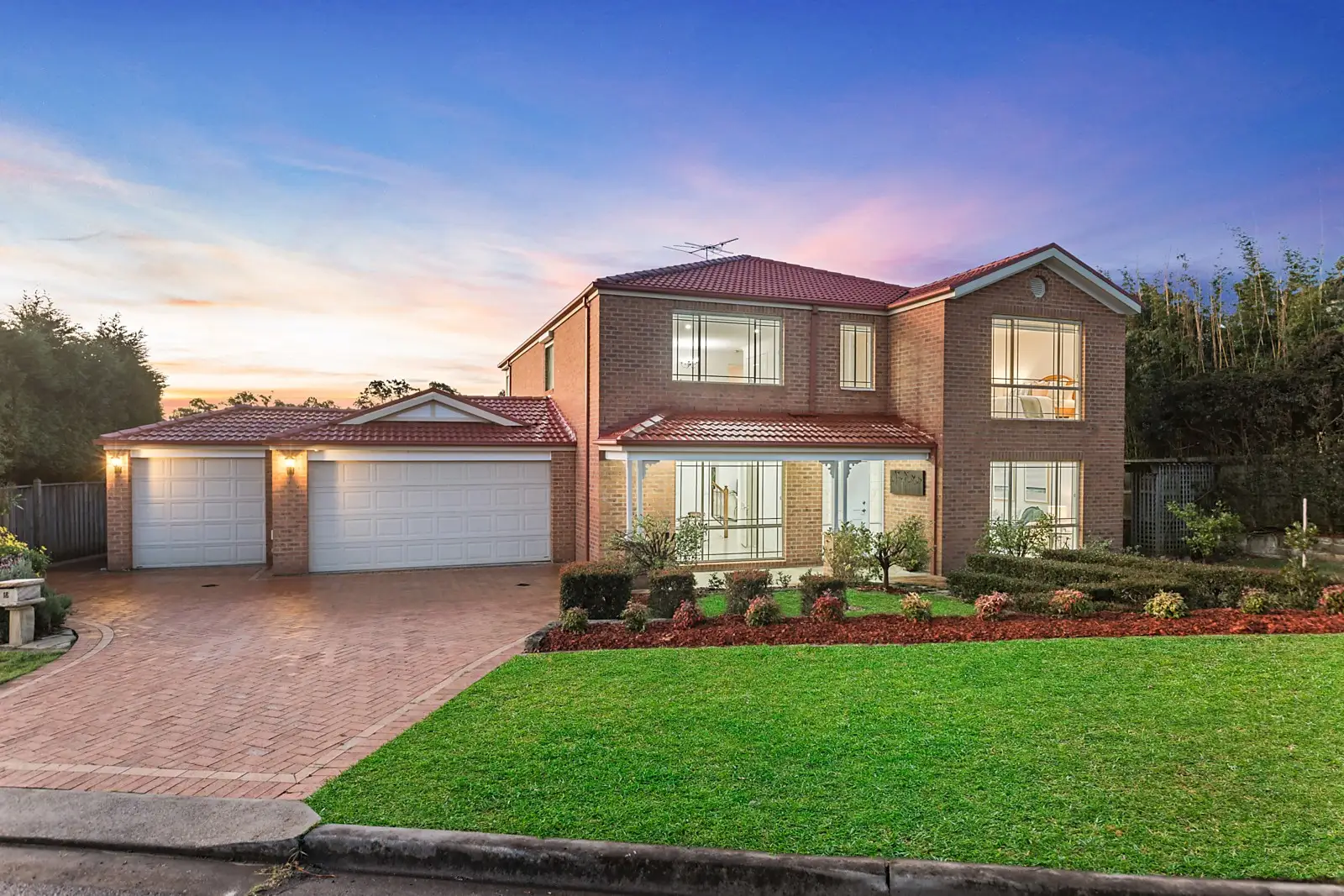 18 Carrbridge Drive, Castle Hill Sold by Sydney Sotheby's International Realty - image 1