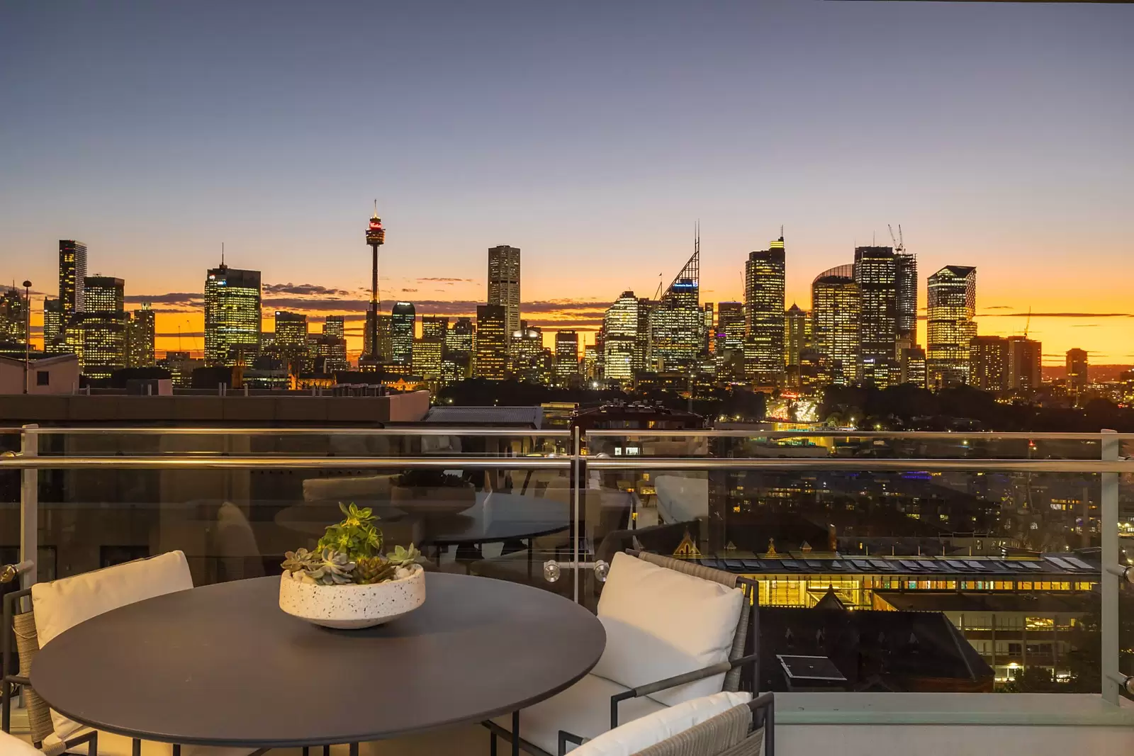906/81 Macleay Street, Potts Point Sold by Sydney Sotheby's International Realty - image 1