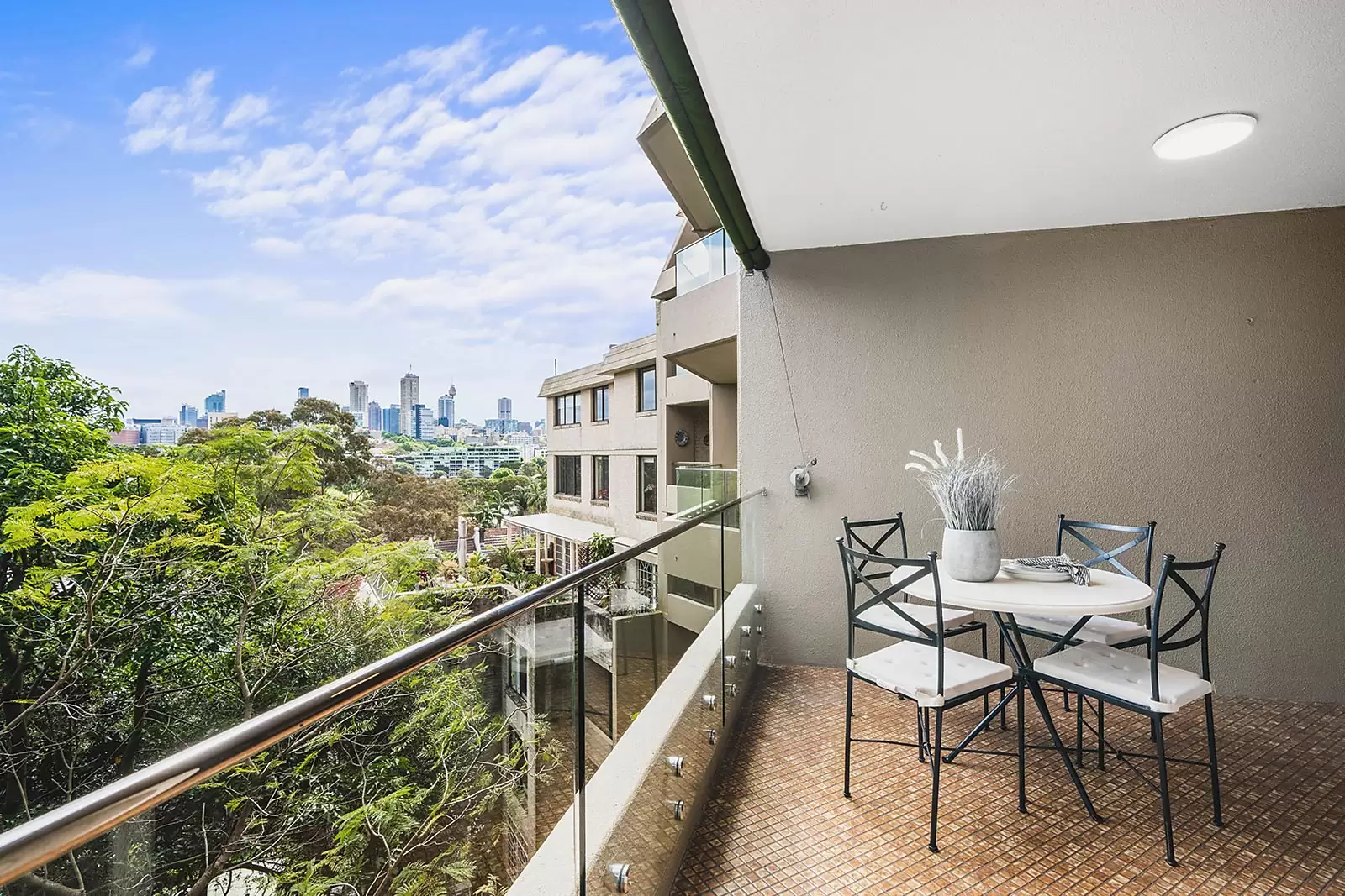 40/4 New McLean Street, Edgecliff Sold by Sydney Sotheby's International Realty - image 1