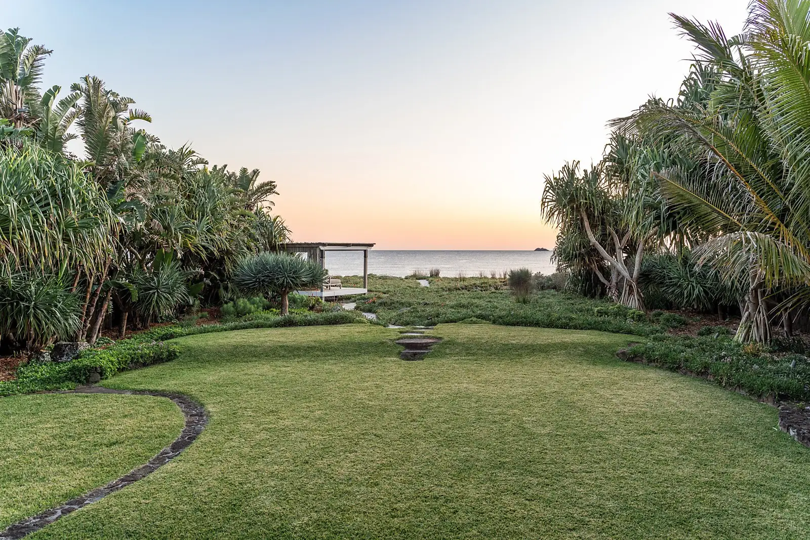 20 Childe Street, Byron Bay Sold by Sydney Sotheby's International Realty - image 2