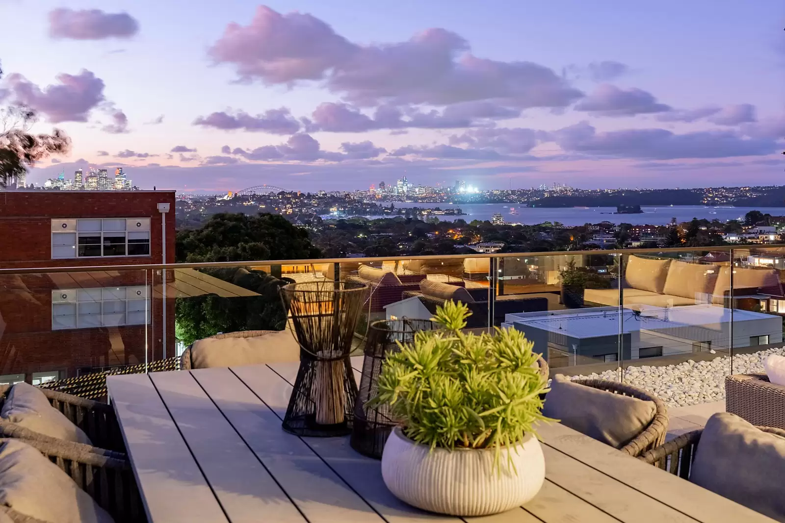 Residence 2 43 Hardy Street, Dover Heights Sold by Sydney Sotheby's International Realty - image 1