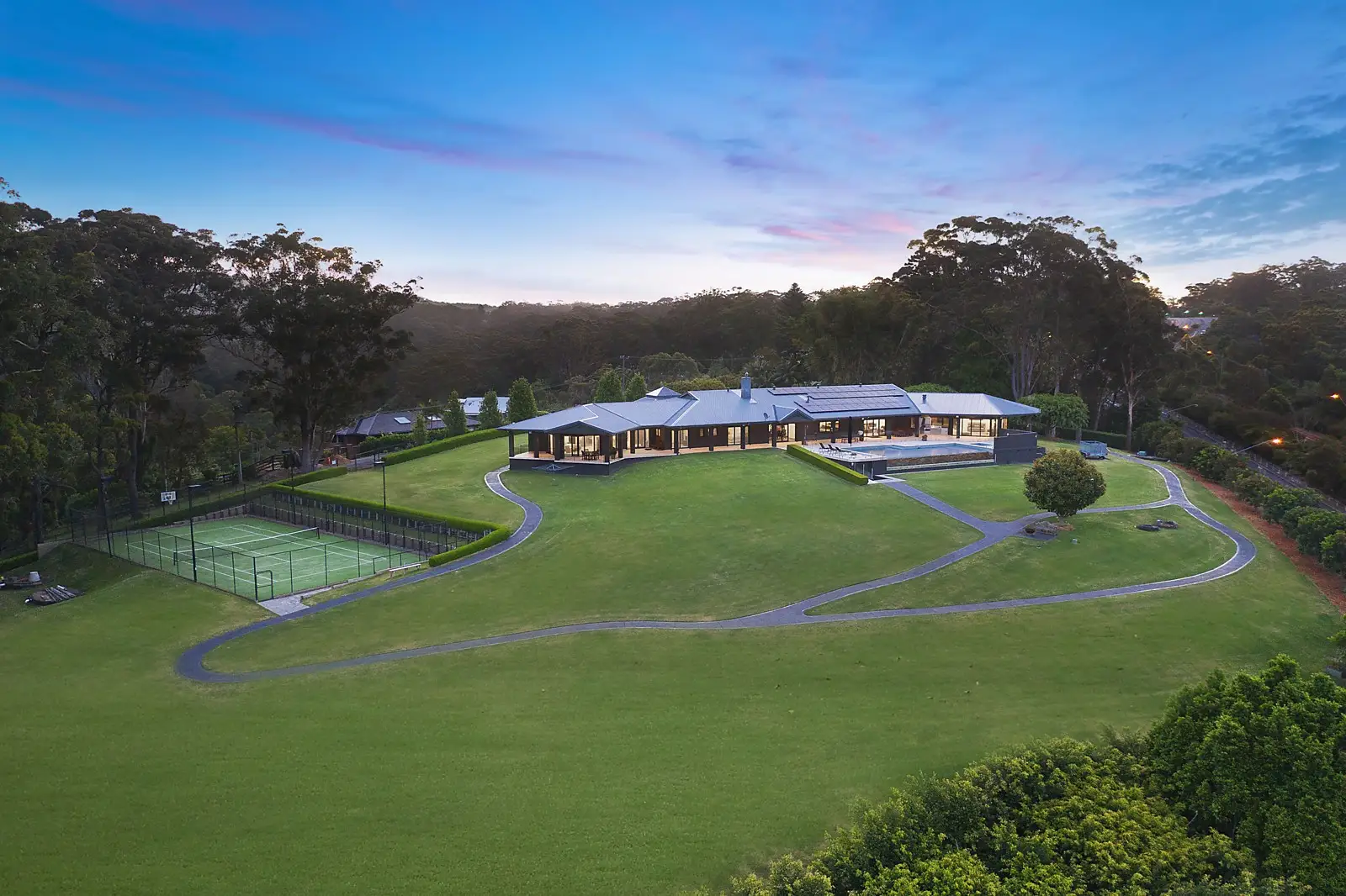 556 The Entrance Road, Wamberal Sold by Sydney Sotheby's International Realty - image 1