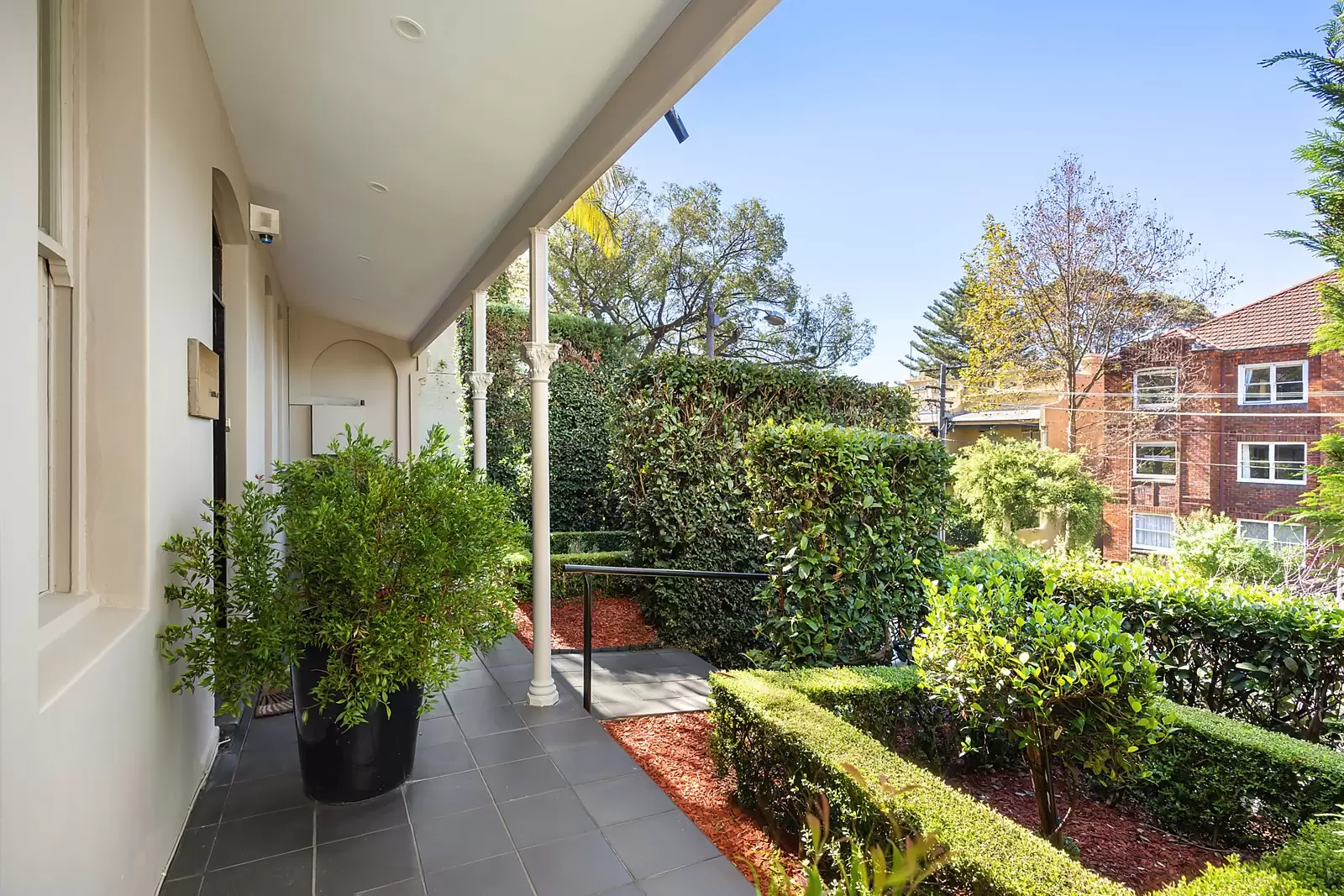 300 Edgecliff Road, Woollahra Sold by Sydney Sotheby's International Realty - image 1
