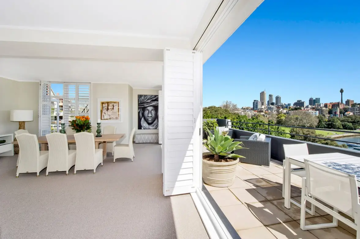 Penthouse A/22 New Beach Road, Darling Point Sold by Sydney Sotheby's International Realty - image 3