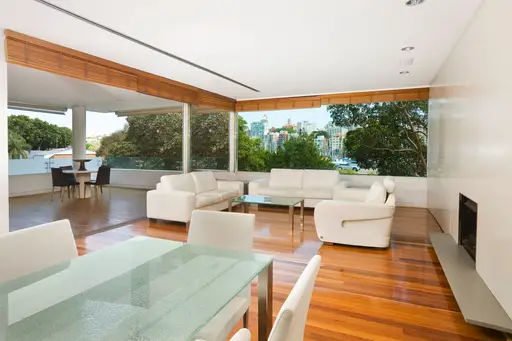 4/39 New Beach Road, Darling Point Sold by Sydney Sotheby's International Realty