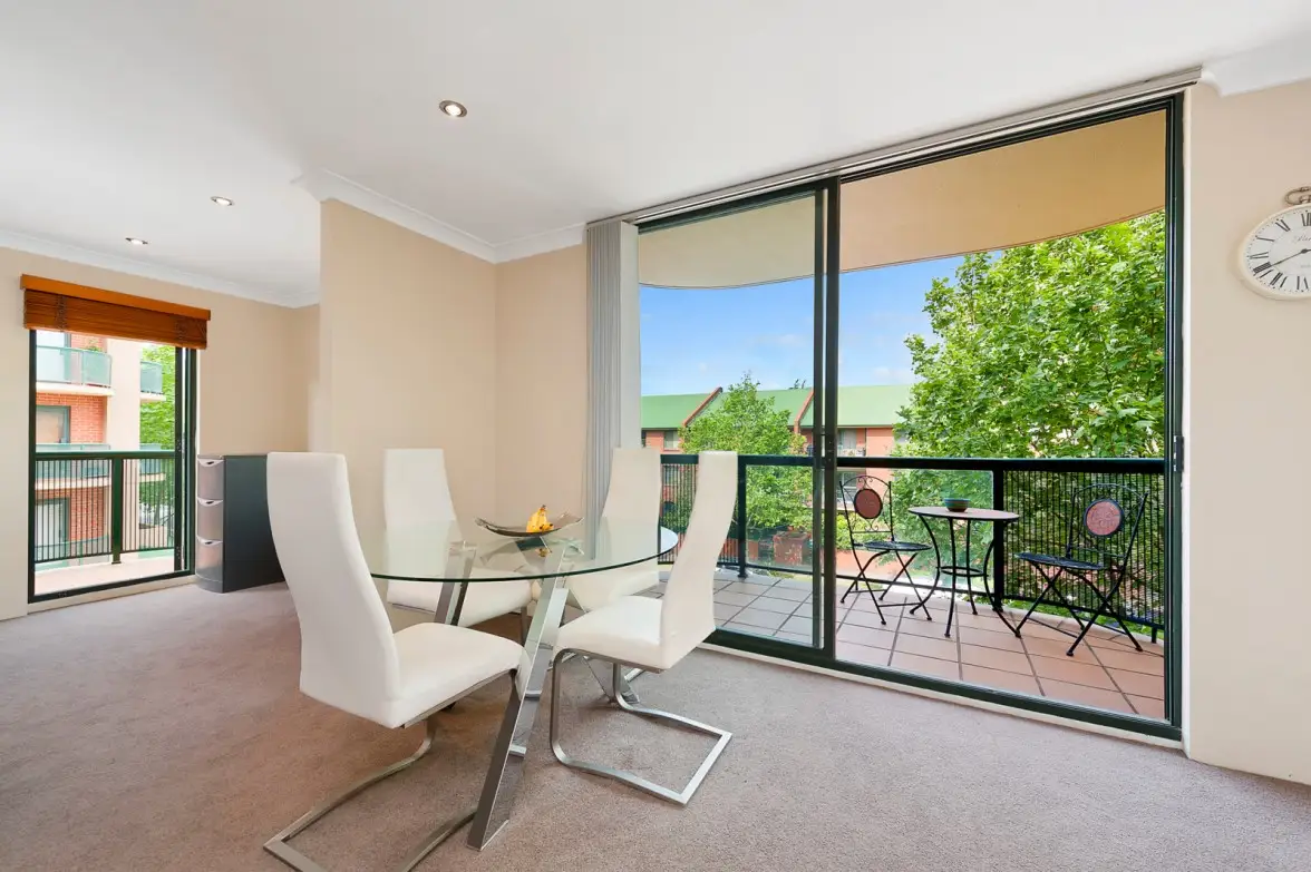 2302/177 Mitchell Road, Erskineville Sold by Sydney Sotheby's International Realty - image 3