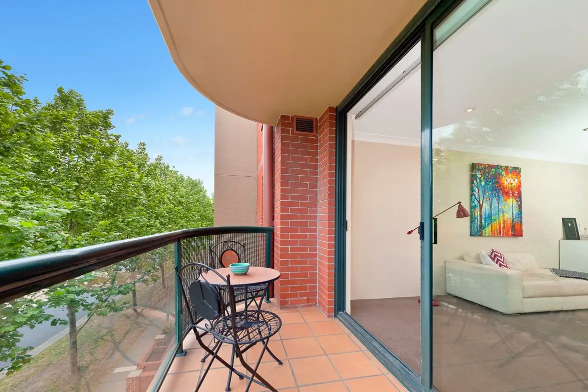 2302/177 Mitchell Road, Erskineville Sold by Sydney Sotheby's International Realty - image 1
