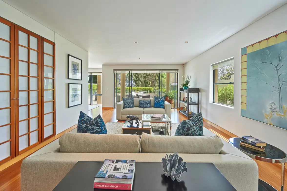201/58 New South Head Road, Vaucluse Sold by Sydney Sotheby's International Realty - image 1