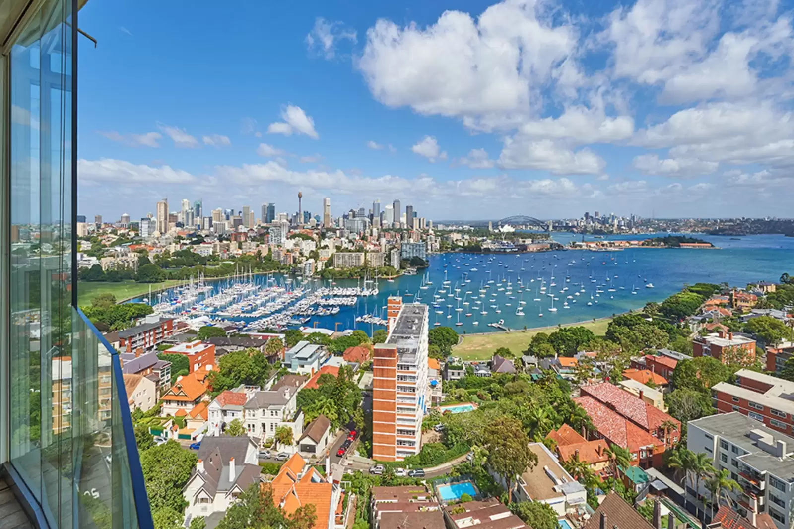 'President Towers' 17/75 Darling Point Road - 'PRESIDENT TOWERS', Darling Point Sold by Sydney Sotheby's International Realty - image 9