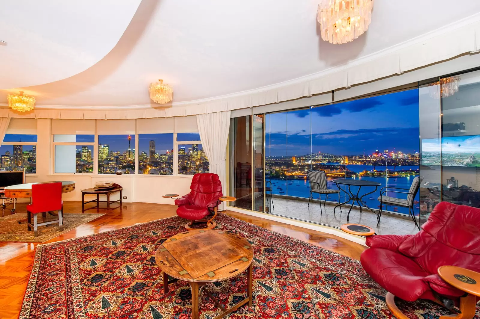 'President Towers' 17/75 Darling Point Road - 'PRESIDENT TOWERS', Darling Point Sold by Sydney Sotheby's International Realty - image 8